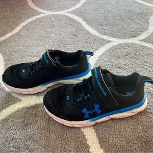 Little boys size 1.5 Under Armour sneakers